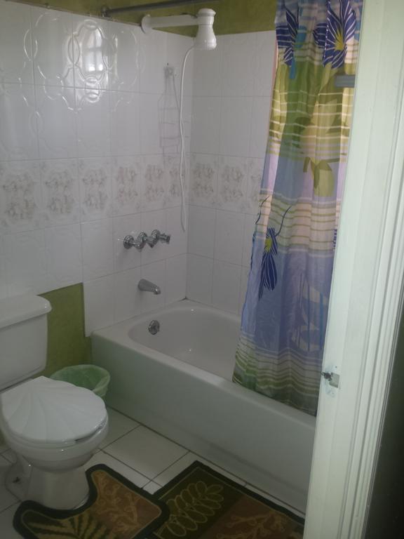 Impeccable Guest Rooms 2 킹스톤 객실 사진